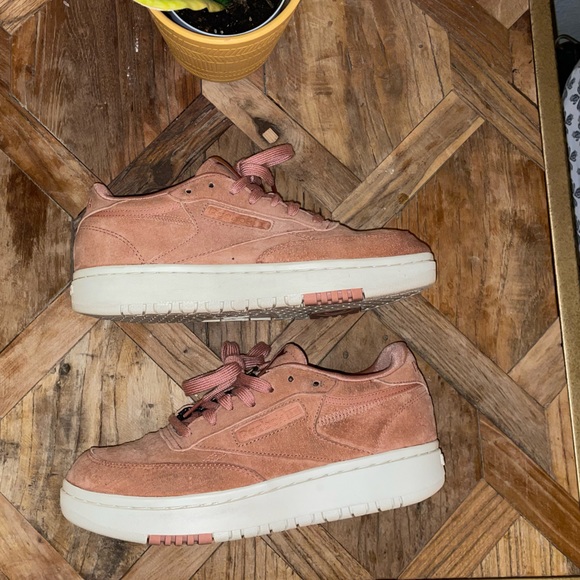 Reeboks - Picture 3 of 4